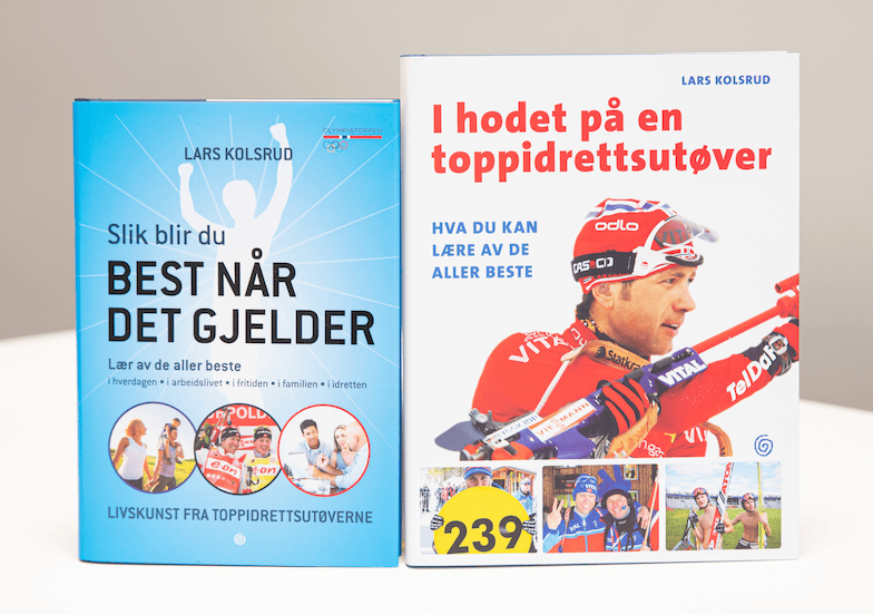 Bilde av to av bøkene til lege Lars Kolsrud. i Kostholdsendring.no er vi så heldige at vi har fått idrettslege med en slik lang og trygg kompetanse inn i helsetemaet.